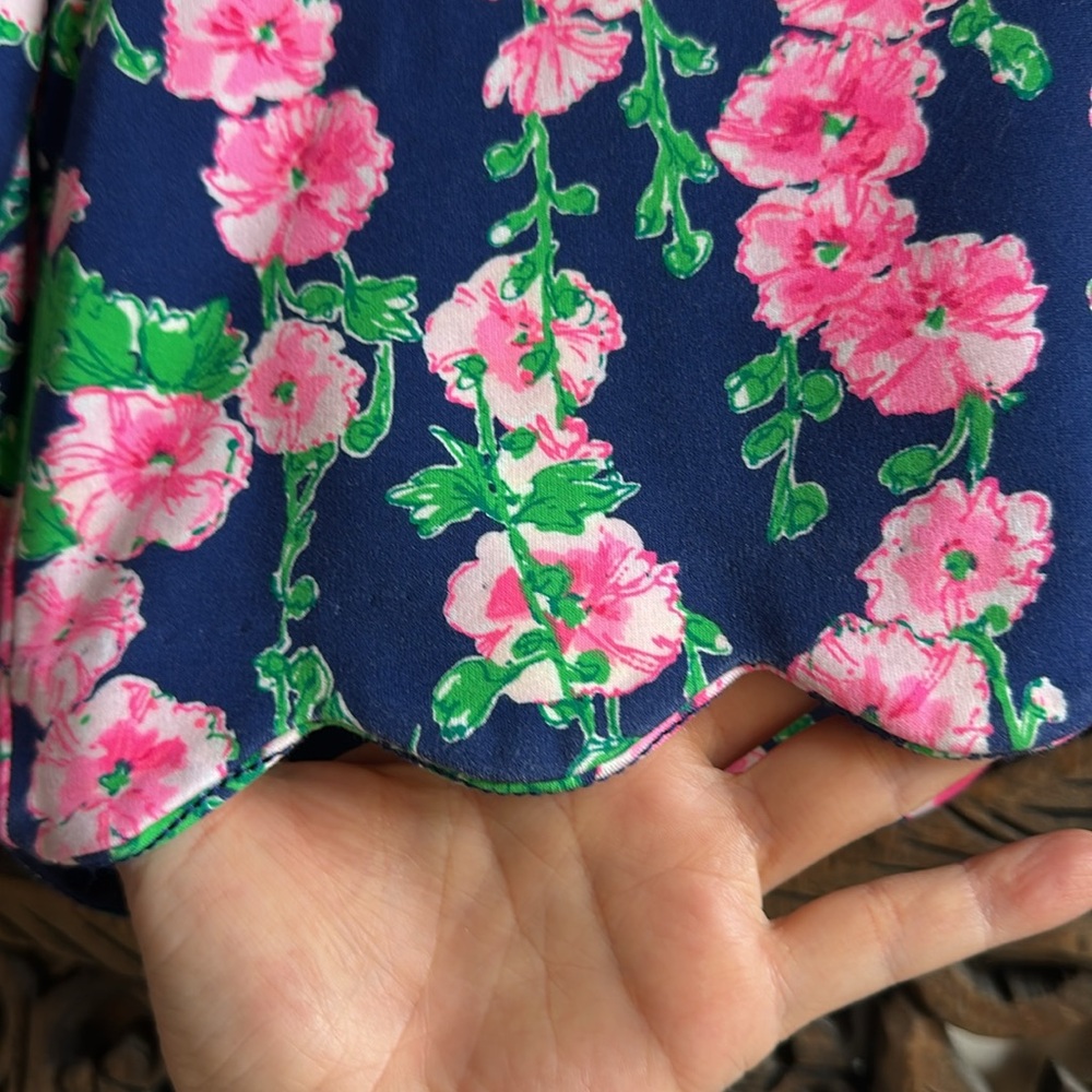 Lilly Pulitzer Darci Stretchy Knit Floral Print Scalloped Edge Shorts Size 4 - Picture 4 of 12